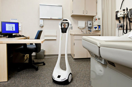 میکروفون نصب شده در بالای سر روبوت همه صداهای بیمار را ضبط می‌کند و تشخیص می‌دهد که او در هر لحظه چه چیز نیاز دارد