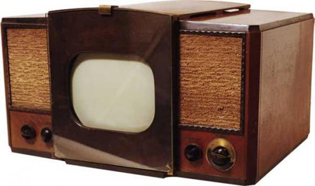 «داریل زانوک» فیلمساز بزرگ، 1946: «دستگاه تلویزیون موفق نمی‌شود. مردم از اینکه هر روز جعبه چوبی را روشن کنند خسته می‌شوند»