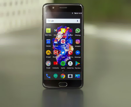 3- OnePlus 5 : سومین موبایل این لیست، با قیمتی مناسب‌تر و پردازنده قدرتمند، در خدمت شماست!
