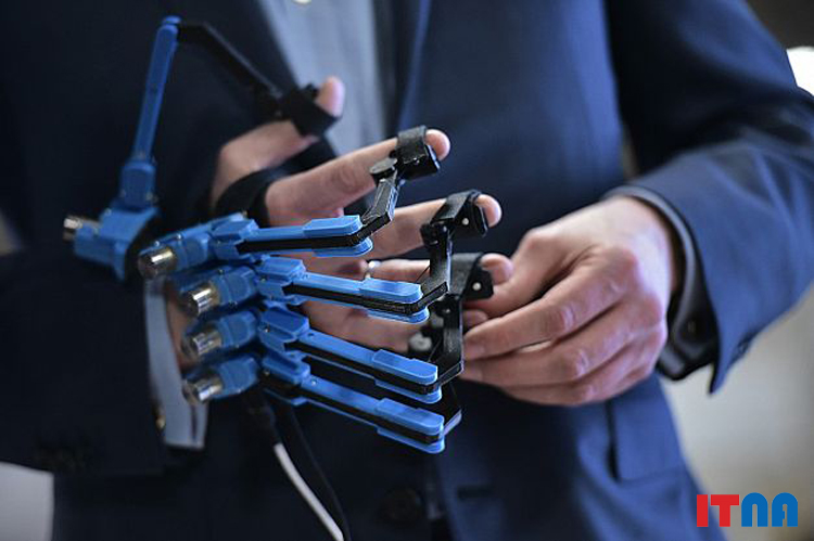 شرکت هلندی Prince Constantijn دستکش روباتیک خود را برای افزایش قوای بدنی انسان معرفی کرده است.