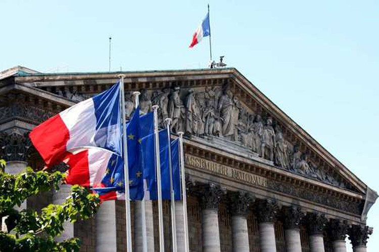 مردی که به خاطر دامنه france.com از کشور فرانسه شکایت کرد