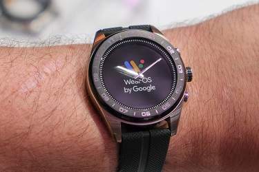 ساعت هوشمند Watch W7 شرکت LG با عقربه‌های مکانیکی