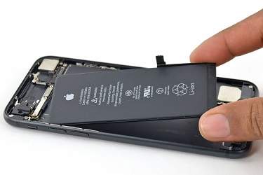 اپل سال گذشته 11 میلیون باتری از گوشی‌های آیفون تعویض کرده است
