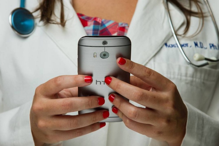 اپراتور AT&T به پزشکان و پرستارها سه ماه خدمات تلفنی رایگان ارائه می‌کند
