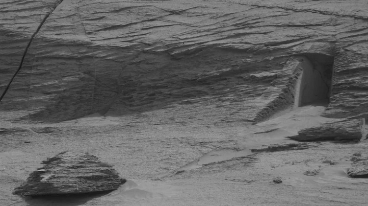 کشف یک درگاه اسرارآمیز در مریخ: یک درگاه چندجهانی یا صرفا یک شکستگی ناشی از زلزله؟ - تی ام گیم