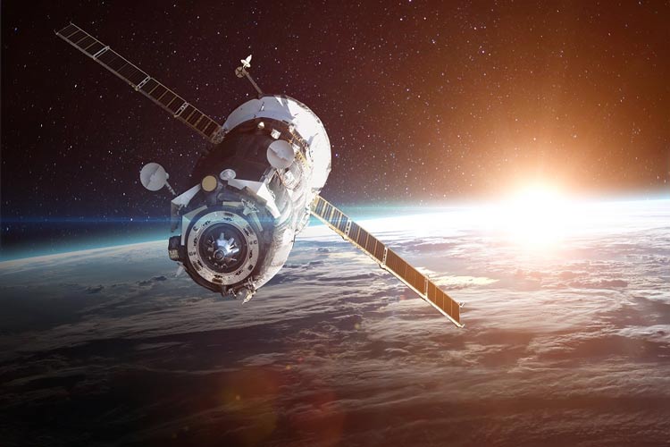 پرتاب ماهواره‌ها به فضا با سرعت هشت هزار کیلومتر بر ساعت