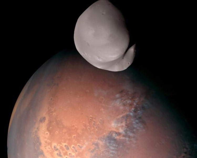 تصویر بی‌نظیر کاوشگر فضایی امید امارات از قمر دیموس مریخ