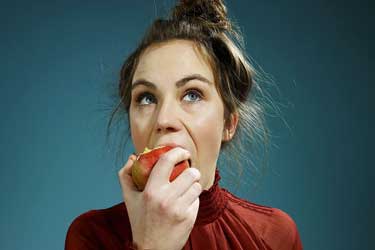 آیا خوردن یک سیب در روز ما را از پزشک بی‌نیاز می‌کند؟