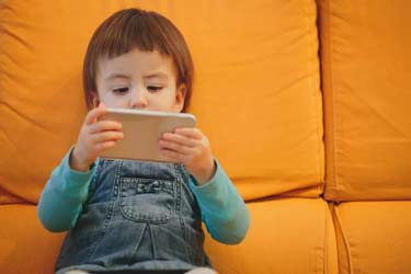 تاثیر منفی تماشای صفحه نمایش بر احساس و تفکر کودک خردسال