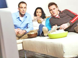 افراط در تماشای تلویزیون، برای سلامتی مضر است.