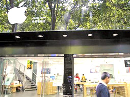 فروشگاه اپل در مركز تجاري هنگ‌كنگ