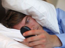 95 درصد مردم با گوشی هوشمند به‌خواب می‌روند