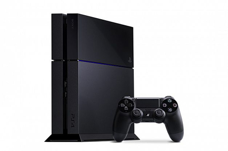 کنسول بازی PlayStation 4 سونی که پردازنده 8 هسته‌ای مرکزی، پردازنده گرافیکی TFLOPS و رم GDDR5 دارد