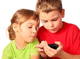 آیا دانش والدین برای محافظت از کودکان در محیط آنلاین کافی است؟