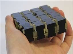 ساخت گوشی همراه در قالب مکعب روبیک