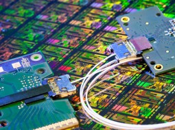 AMD پردازنده ۳۲ هسته‌ای عرضه کرد