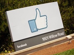 تیم‌های واقعیت مجازی، واقعیت افزوده و سخت‌افزار مصرف کننده فیس‌بوک