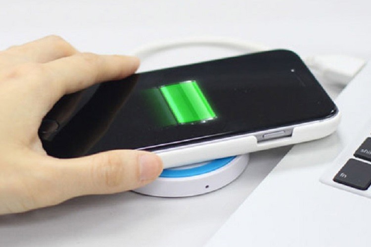 آینده تلفن‌های همراه هوشمند درگرو فناوری شارژ بی‌سیم اپل