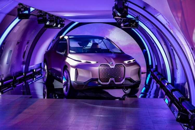 گزارشی از یک خودروی خودران مفهومی BMW
