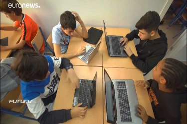 مدارس اروپایی از خود «سلفی» می‌گیرند + ویدئو
