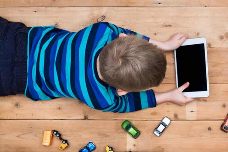 اندر اهمیت اعمال محدودیت استفاده از فناوری‌ها برای کودکان