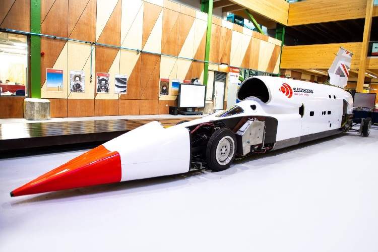 آزمایش نخستین خودروی جهان با سرعت فراصوت