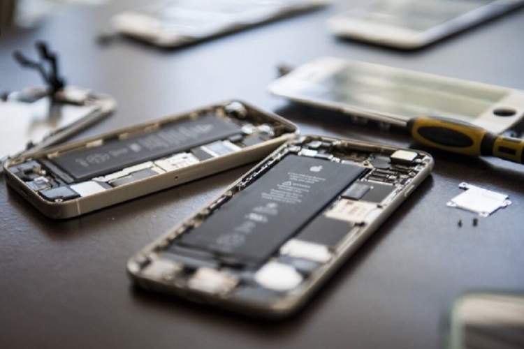 اپل برای جلوگیری از تعمیر آیفون توسط افراد سوم شخص، برای باتری آن قفل نرم‌افزاری خواهد گذاشت
