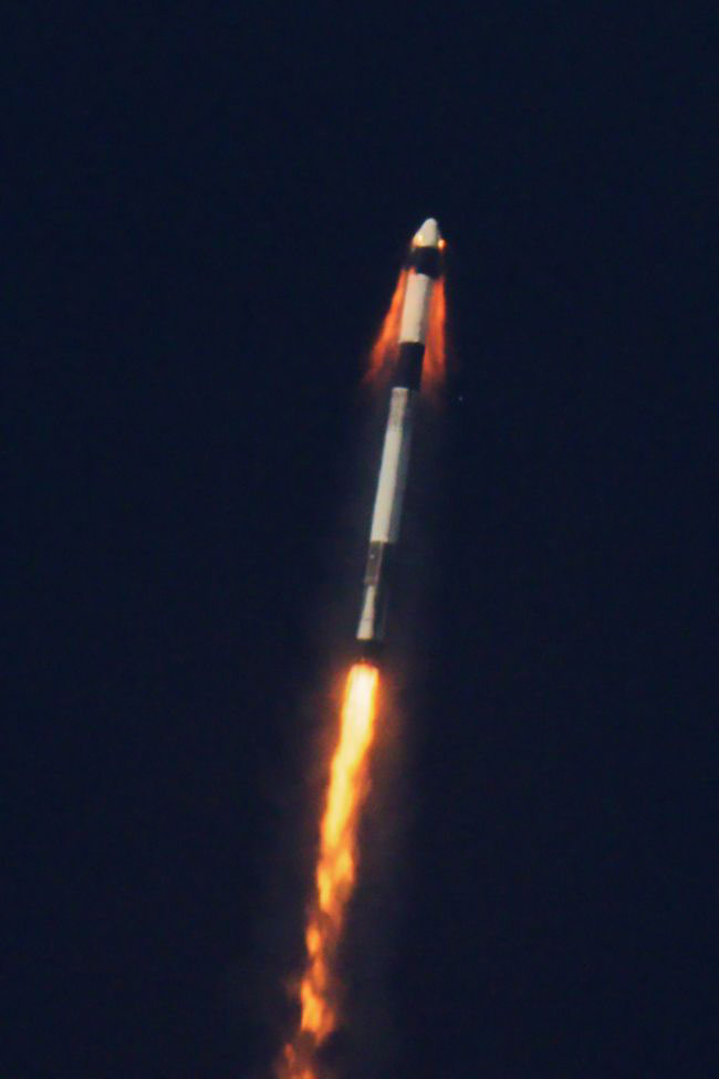 تصاویر خیره‌کننده از آزمایش موفقیت‌آمیز موشک «کرو دراگون»