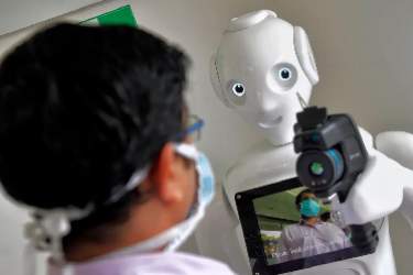 ساخت روباتی برای نمونه‌برداری از مخاط بینی افراد برای تست کرونا