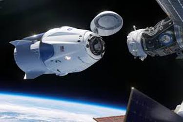پهلوگیری کرو دراگون با ۴ سرنشین خود در ایستگاه فضایی بین‌المللی