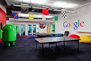 کارمندان گوگل به دورکاری ادامه می‌دهند