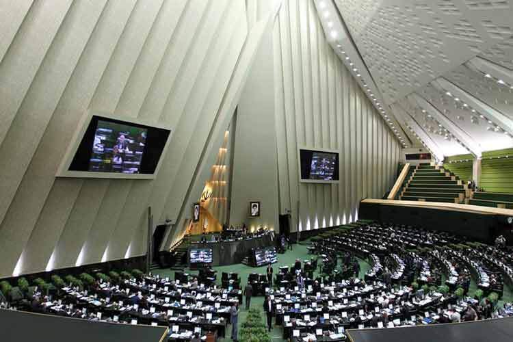 روزنامه شرق: مجلس به دنبال قطع ارتباط ایران با اینترنت جهانی است