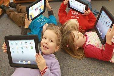 کتابخوان‌های الکترونیکی برای کودکان بهتر از iPads هستند