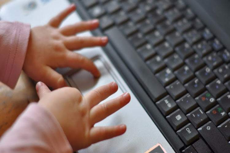 عیسی زارع‌پور: اینترنت بدون آسیب برای کودکان راه‌اندازی می‌شود