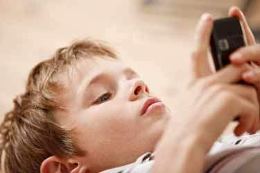 ممنوعیت ارسال پیام مستقیم در شبکه‌های اجتماعی از بزرگسالان به کودکان