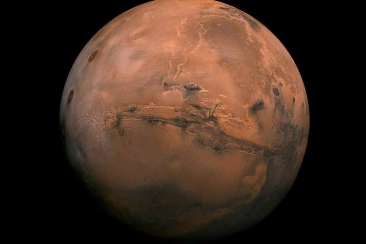 چرا مریخ اینقدر کوچک‌تر از زمین و خالی از حیات است؟