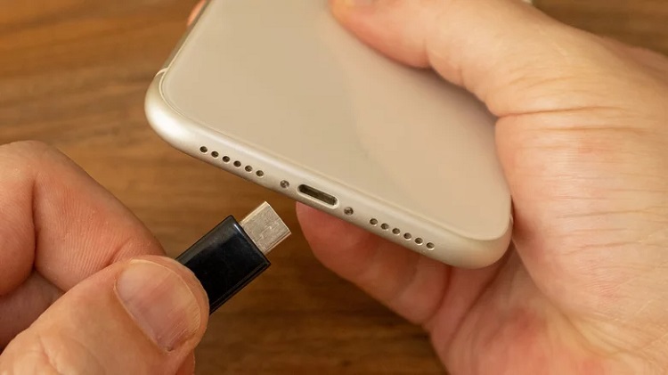 موبایل‌ها در آمریکا مجهز به USB-C خواهند شد - تی ام گیم