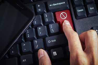 انتقاد نایب رئیس کمیسیون عمران از وزیر ارتباطات به خاطر فیلترینگ