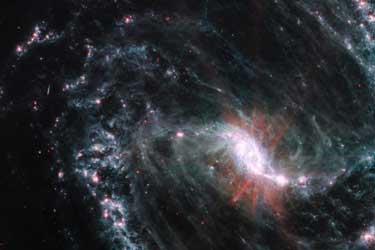 تصاویر جدید تلسکوپ فضایی جیمز وب از گرد وغبارهای میان‌ستاره‌ای