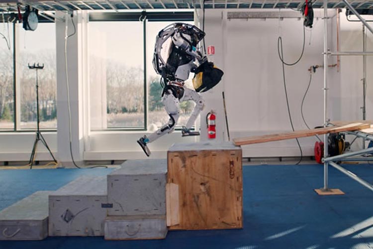 ربات اطلس بوستون داینامیکس + ویدئو