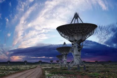 سیگنال‌های رادیویی که از فضا به زمین می‌رسد تماس از جهانی دیگر است؟