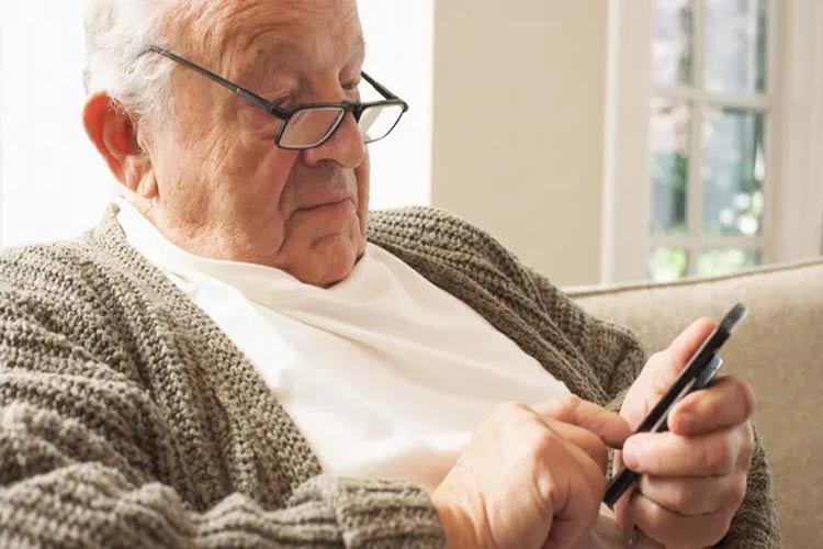 استفاده روزمره از اینترنت می‌تواند خطر آلزایمر در سالمندان را کاهش دهد
