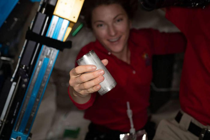 فضانوردان از ادرار و عرق بدنشان آب آشامیدنی می‌گیرند