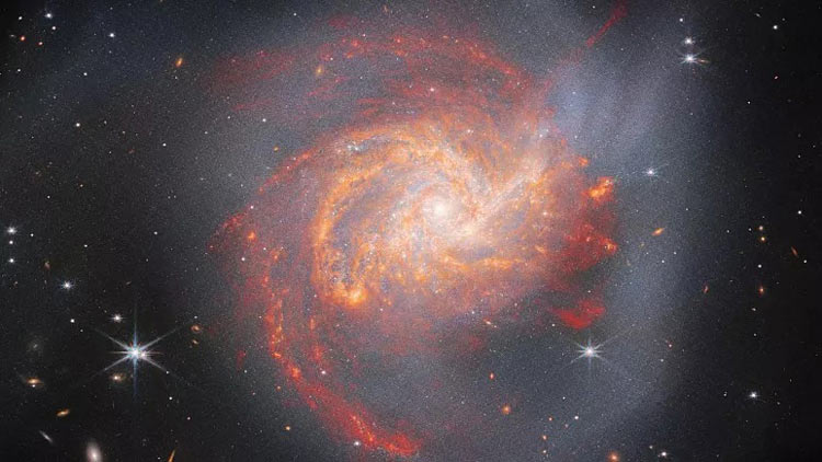 تلسکوپ جیمز وب بقایای درهم‌ کوبیده شدن دو کهکشان را به تصویر کشید