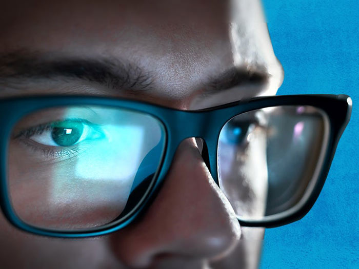 عینک‌ محافظ نور آبی واقعا برای کاهش خستگی چشم مفید است؟ - تی ام گیم