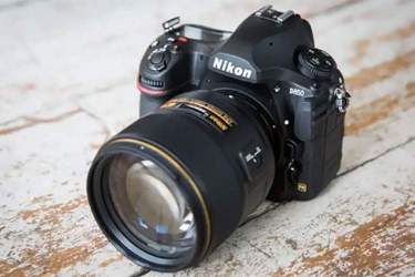 بهترین دوربین‌ها برای عکاسی در نور کم کدام دوربین‌ها هستند؟