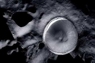 انتشار تصویر خیره‌کننده ناسا از دهانه مرموز «شکلتون» بر روی سطح کره ماه