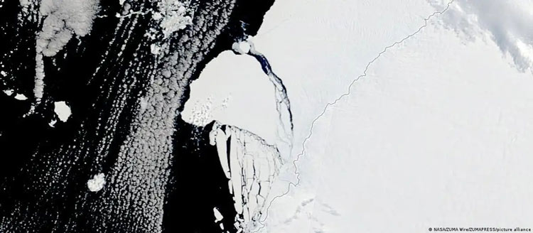 بزرگترین کوه یخ جهان به حرکت در آمد