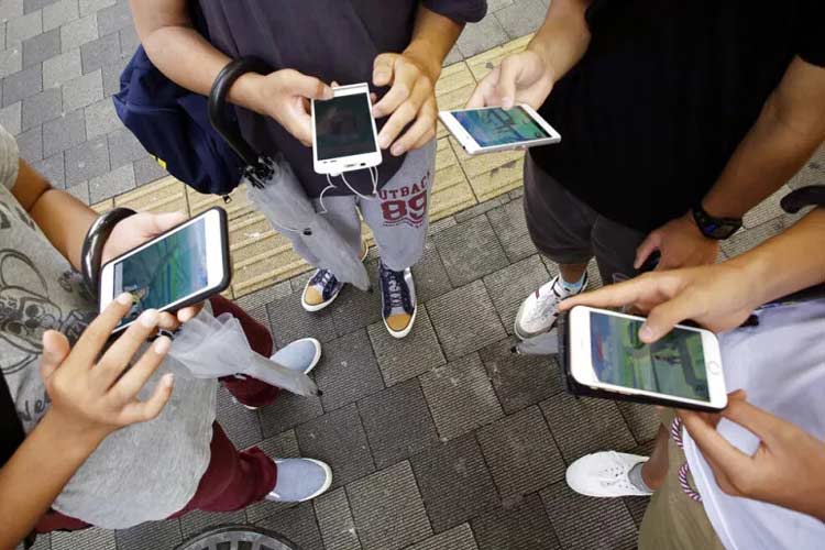 اسپانیا استفاده از تلفن همراه را در مدارس محدود می‌کند