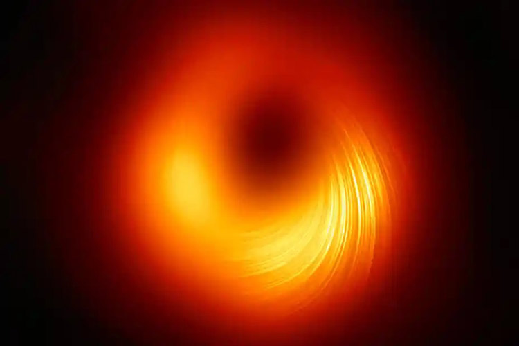 سیاهچاله کهکشان راه‌شیری فضا و زمان را به درون خود می‌کشد
